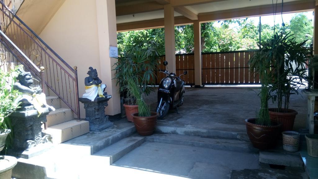 Puji Homestay Mataram Esterno foto
