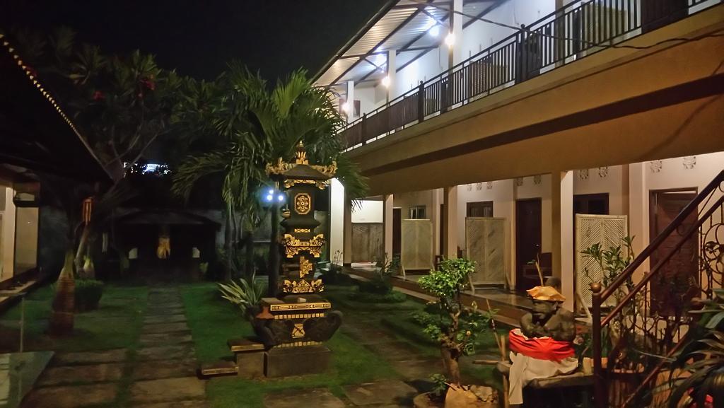 Puji Homestay Mataram Esterno foto