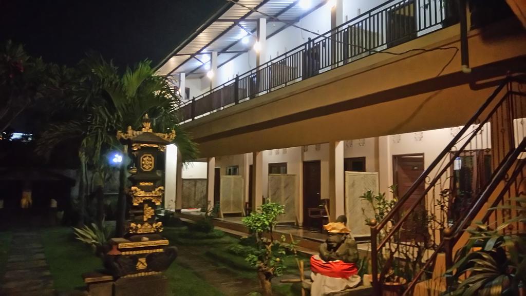 Puji Homestay Mataram Esterno foto