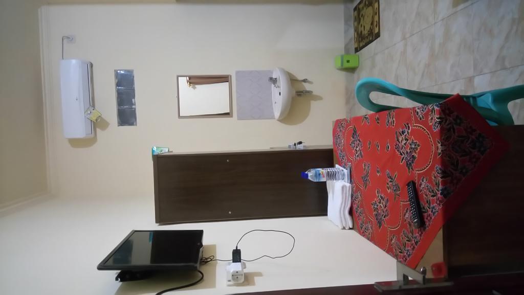 Puji Homestay Mataram Esterno foto