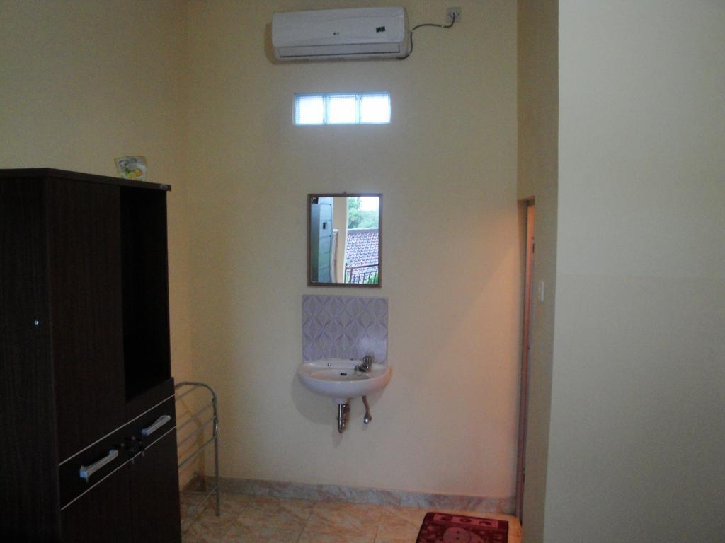 Puji Homestay Mataram Esterno foto
