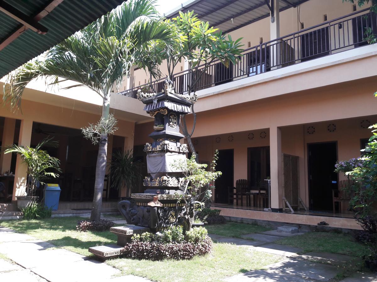 Puji Homestay Mataram Esterno foto