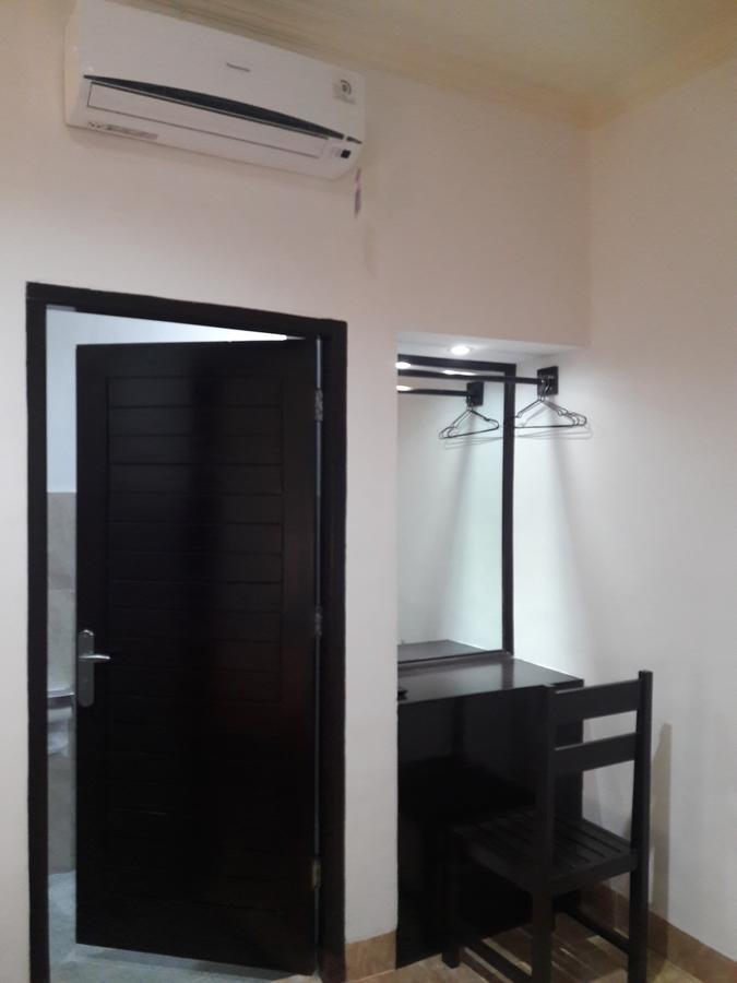 Puji Homestay Mataram Esterno foto